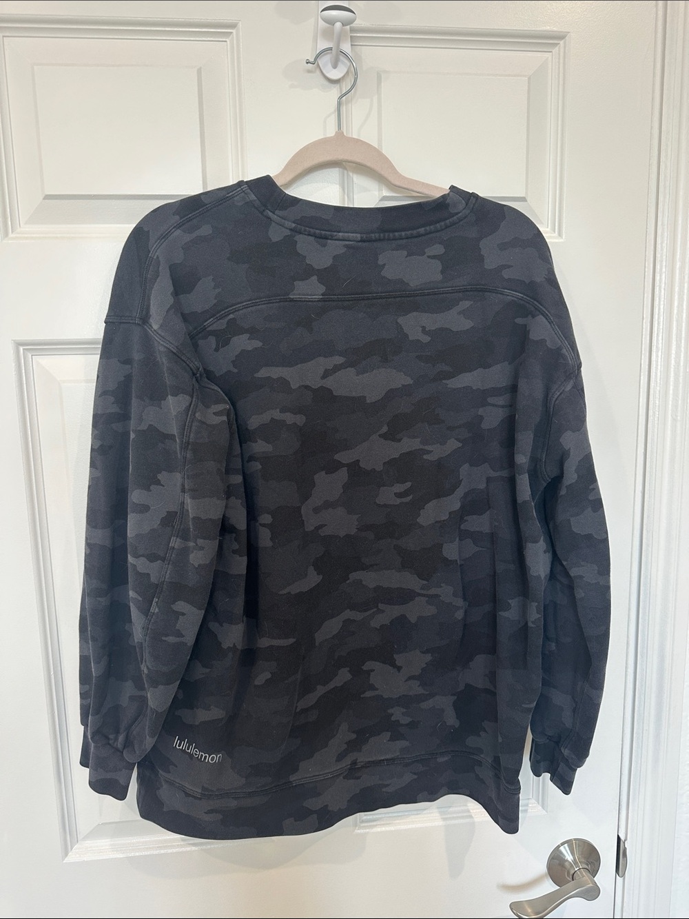 lululemon Black Camo Crewneck Sweatshirt Full Length Size 6 - Picture 3 of 3